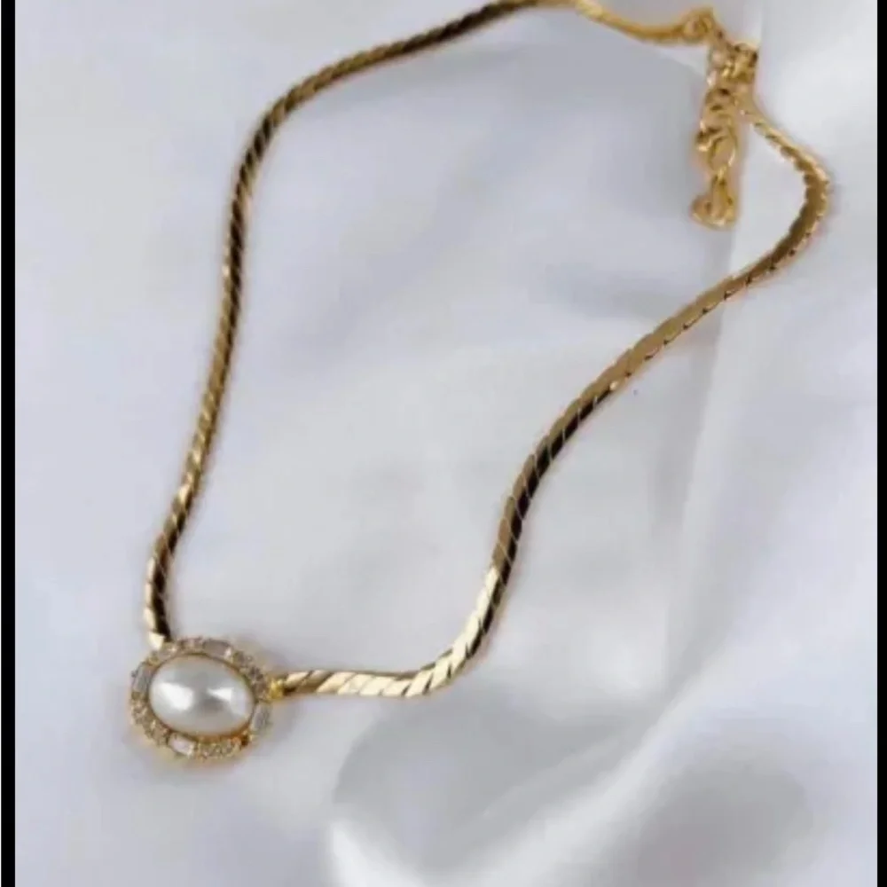 Christian Dior Vintage Oval Pearl Crystal pendant Necklace - Picture 1 of 4